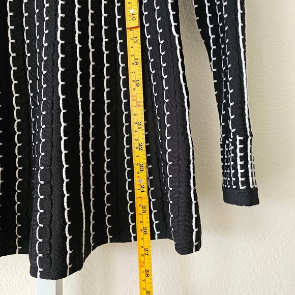 LEO & UGO Women's Black & White Striped Pullover Fit & Flare Zip Sweater Sz US 8 - Picture 14 of 14